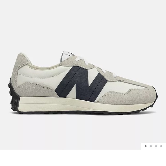 New Balance Shoes - NIB - New Balance 327